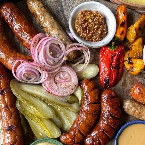 Teri Turner on Instagram: "When I imagine a summer weekend, I think of putting together a beautiful sausage board like this one. My spectacular array of @Whole30 sausages includes kielbasa, smoked spicy Italian with red pepper, chorizo, and wild mushrooms with Italian herbs. My homemade Horseradish Sauce will take it next level along with pickled jalapeño giardiniera. It’s all about getting the grilling down and then adding your favorite toppings—and by the way, the leftovers make an amazing fri Homemade Horseradish Sauce, Sausage Board, Marinated Red Onions, Whole30 Sausage, Platter Boards, Sausage Platter, Homemade Horseradish, Platter Board, Pickled Jalapeño