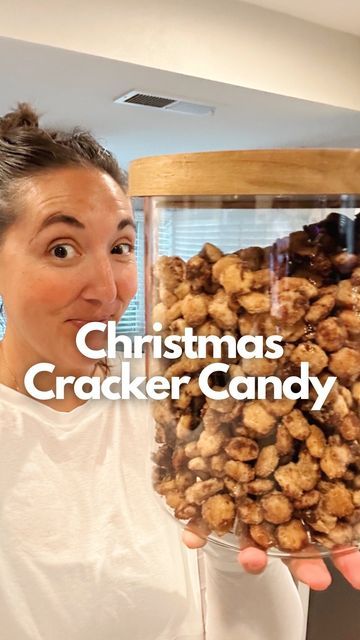 Oyster Cracker Snack, Easy Christmas Candy Recipes, Cracker Candy, Christmas Sweet Treats, Appetizer Sandwiches, Oyster Crackers, Christmas Cracker, Candy Treats, Treat Jar