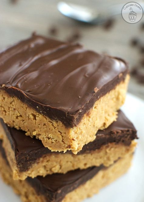 Lunchroom Peanut Butter Bars - Just like the ones from elementary school! Granola Bites, Peanut Butter Banana Bread, Sandwich Bar, Peanut Butter No Bake, Peanut Butter Oatmeal Cookies, Butter Bars, Superbowl Snacks, Lunch Room, Peanut Butter Bars