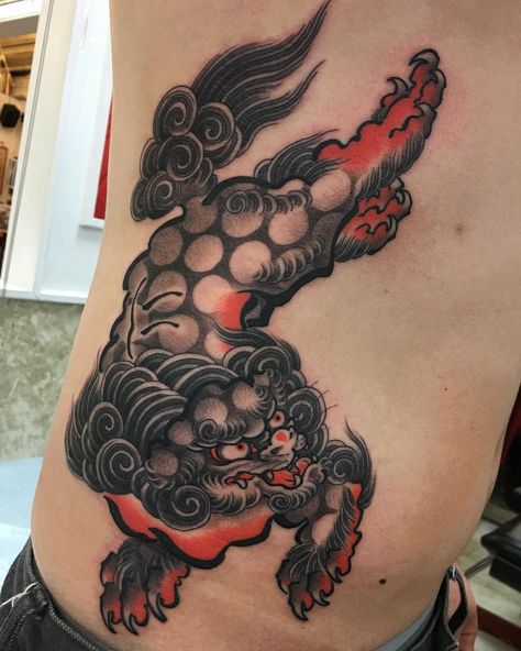 #tattoo #foodog #foodogtattoo #karajishi #japanesetattoo #タトゥー #唐獅子 #otsukaresamadeshita! Tides Tattoo, Japanese Foo Dog, Foo Dog Tattoo Design, Japanese Tattoo Women, Foo Dog Tattoo, Tattoo Japanese Style, Tattoo Samples, Skull Girl Tattoo, Japan Tattoo Design