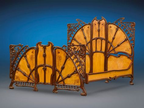 Art Nouveau Bed, Arte Art Deco, Cast Iron Beds, Iron Beds, Design Art Nouveau, Art Nouveau Furniture, Antique Beds, Iron Bed, Wood Panels