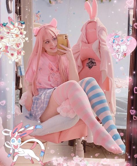 Kawaii Gamer Girl Outfit, Minecraft Hypixel, Soft E Girl, Goth Girl Outfits, Gamer Girl Outfit, Cosplay Aesthetic, Kawaii Egirl, Risky Picture Ideas, Pastel Grunge