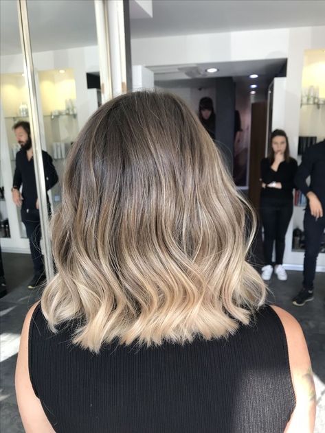 Balayage Blonde Short, Blonde Hightlights, Midi Hair, Blonde Sombre, Blonde Balayage Bob, Blonde Ends, Unique Hair, Blonde Hair Inspiration, Blonde Hair Looks