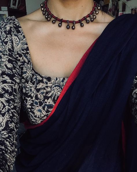 “Have a strong mind and a soft heart.” . . . . #ootd #stylingtheseasons #kalamkari #mangalagiri Kalamkari Blouse Designs, Saree Jackets, Kalamkari Blouse, Saree Blouse Styles, Cotton Saree Blouse, Indian Sari Dress, Saree Jewellery, Sari Blouse Designs, Indian Saree Blouse