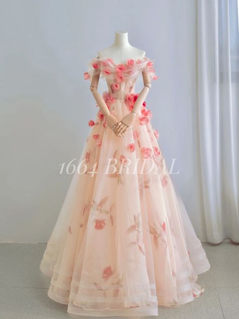 Types Of Prom Dresses, Gowns Dresses Elegant, Fancy Wedding Dresses, Royal Dresses, Princess Ball Gowns, Dream Wedding Ideas Dresses, Pretty Prom Dresses, Fancy Dress Design, Fairytale Dress