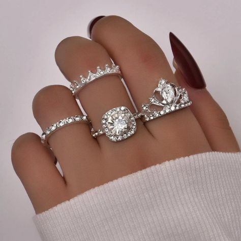 4pcs Rhinestone Decor Ring Set Silver New! Color: Silver Details: Rhinestone Material: Alloy Diameter 0.6-0.7 Bundle And Save! Rings Y2k, Ring Set Silver, Y2k Baddie, Rhinestone Material, Ice Ice Baby, Rhinestone Decor, Creative Community, Cute Jewelry, Ring Set