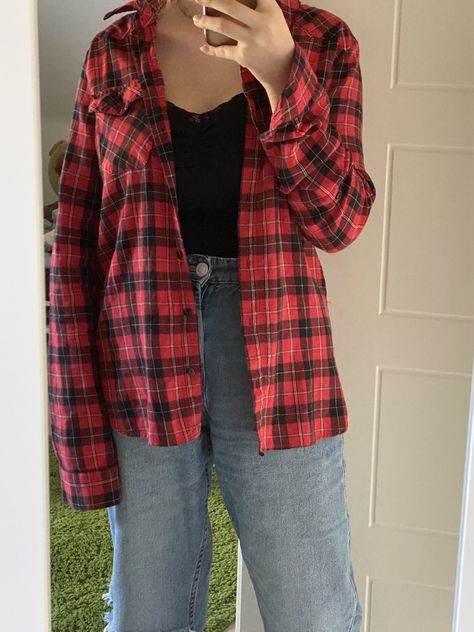 Black Red Flannel Outfit, Red Checkered Jacket Outfit, Outfit Ideas Plaid Shirt Flannels, Red Plaid Jacket Outfit, Red Flannel Outfit Aesthetic, Plade Skirt Outfit Aesthetic, Fannels Shirts Outfits Aesthetic, Red Check Shirt Outfit Women, Red Flannel Shirt Outfit