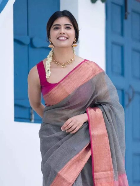 Kerala Wedding Photography, Organza Silk Saree, Ethnic Chic, Elegant Saree, Stylish Sarees, Chiffon Saree, Saree Look, Saree Styles, Fashion Story