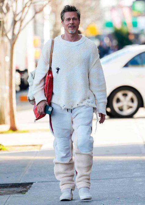 Brad Pitt Fashion, Kim Bodnia, Matthew 23, Stud Fits, Destroyed Sweater, Gentlemen Style, Men Streetstyle, Javier Bardem, Monochromatic Outfit