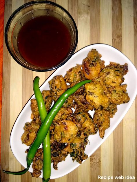 Spinach pakoras are the most well-liked fritter throughout the rainy days within the Indian landmass. throughout the time of year, you’ll be able to build differing kinds of pakoras and revel in the hot-hot fritter. Palak Pakoda, Pakoda Recipe, How To Make Spinach, Recipe Spinach, Kofta Recipe, Recipe Web, Puri Recipes, Pakora Recipes, Naan Recipe