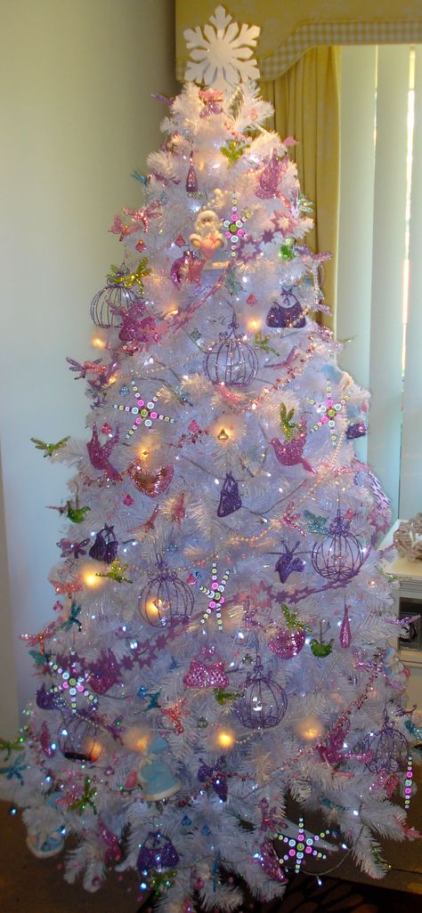 White with pastels and glitter Lavender Christmas Tree, Purple Decorations, Lavender Christmas, White Christmas Tree Decorations, Green Lavender, A White Christmas, Purple Christmas, White Christmas Trees, Lavender Pink