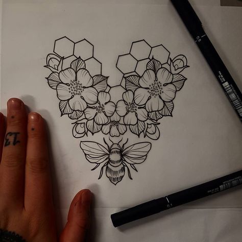 Tattoo Heart, Bee Tattoo, Bee Art, Mandala Tattoo, Skin Art, Piercing Tattoo, Get A Tattoo, Tattoo Styles, Heart Tattoo