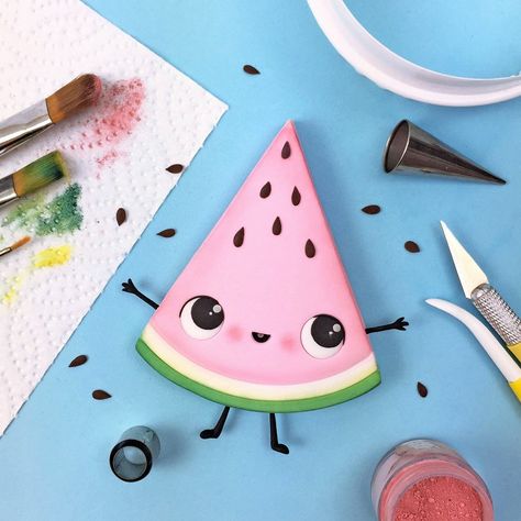 Crumb Avenue - Easy to follow cake topper tutorials | Inspirations | Watermelon Watermelon Fondant Topper, Watermelon Cake Topper, Doll Cake Topper, Topper Fondant, Watermelon Cake, Cute Watermelon, Cake Topper Tutorial, Hello Friday, Fondant Cake Toppers