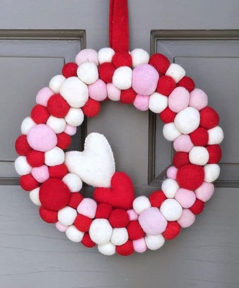 Pom Pom Wreaths, Sweet Wreath, Valentine Hearts Art, Vday Crafts, Valentine 2023, Valentines Wreaths, Diy Valentines Day Wreath, Valentine Wreath Diy, Twine Crafts