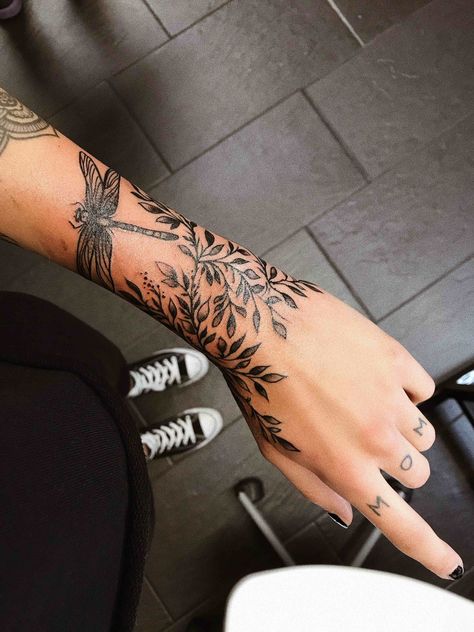 Ich will kein Vorbild sein– My Tattoo Story #6 Beautiful Back Tattoos, Tattoo Placements, Rose Tattoos For Women, Cat Tattoos, Tato Lengan, Geniale Tattoos, Wrist Tattoos For Women, Tiny Tattoo, Tattoo Girls