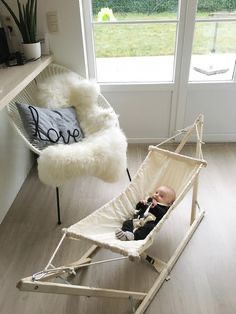 Baby Cribs Diy, Baby Jhula, Cribs Diy, Wooden Hammock, Baby Crib Diy, Baby Accesories, Baby Hammock, Diy Crib, White Furniture Living Room