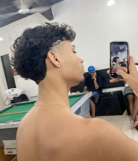 Side Taper Design, Taper Fade Mullet, Low Fade Em V, Corte Mullet, Taper Fade Short Hair, Fade Haircut Designs, Fade Haircut Curly Hair, Taper Fade Curly Hair, Mohawk Hairstyles Men