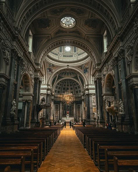 The London Oratory, also known as the Brompton Oratory, is a grand Roman Catholic church located in Kensington, London. Established in 1849 by the Congregation of the Oratory, it is one of the largest Catholic churches in the UK. The church is renowned for its baroque architectural style, Italianate grandeur, and rich interior decoration, including elaborate altars, sculptures, and mosaics. It serves as a hub for traditional Catholic liturgy, with daily Latin Masses and sacred music performed... Roman Catholic Aesthetic, Latin Architecture, Catholicism Aesthetic, Brompton Oratory, Catholic Church Aesthetic, Bible Goals, St Philip Neri, Rich Interior, Sacred Music