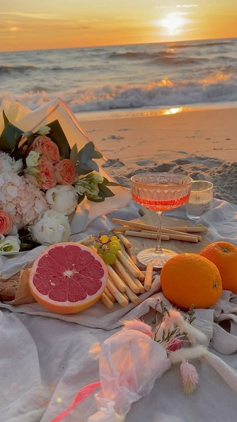 Beach Holiday Picture Ideas, Dream Dates, Beach Sunset Wallpaper, Picnic Inspiration, Picnic Ideas, Pretty Landscapes, Sunset Wallpaper, Wallpaper For Your Phone, Summer Wallpaper