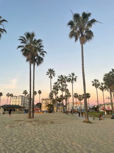 Los Angeles Summer Aesthetic, Venice Beach Aesthetic, La Beach, Beach Summer Aesthetic, Los Angeles Aesthetic, Sunset Pretty, Barbie 2023, California Aesthetic, Venice Beach California