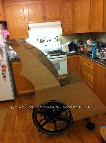 Coolest Wheelchair Batmobile Costume for a Boy Chair Costume, Wheelchair Decorations, Perthes Disease, Wheelchair Costumes, Crazy Hairstyles, Batman Decor, Batman Halloween, Work Fun, Wheelchair Accessories