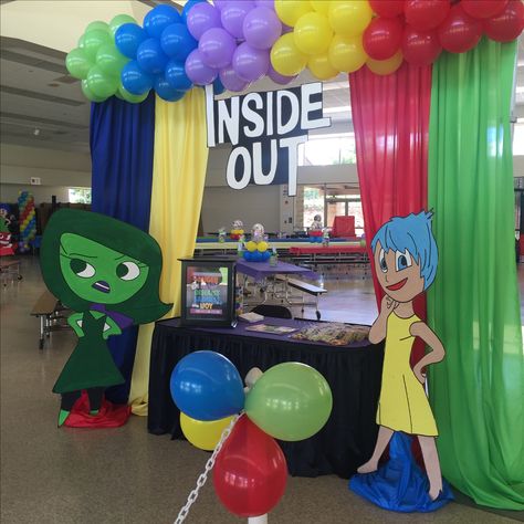 Inside Out Theme Trunk Or Treat, Inside Out Office Decorations, Inside Out Balloon Decorations, Inside Out 2 Classroom, Trunk Or Treat Ideas Inside Out, Inside Out Themed Party, Inside Out Balloon Arch, Inside Out Diy Decorations, Inside Out Photobooth