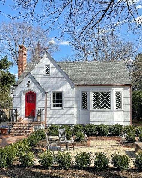 1930s Cottage, 1940s Cottage, American Cottage, Cottage House Exterior, Dolly House, Cottage Journal, Cottages And Bungalows, Backyard Paradise, Cottage House