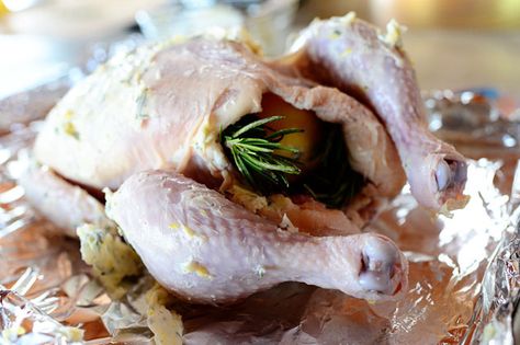 The Pioneer Woman - Roast Chicken with lemon, butter, and rosemary.  Try in the crockpot Pioneer Woman Roast, Rosemary Roasted Chicken, The Pioneer Woman Cooks, Lemon Roasted Chicken, Roast Chicken Recipe, Pioneer Women Cooks, Lemon Herb Chicken, Rosemary Chicken, Pioneer Woman Recipes