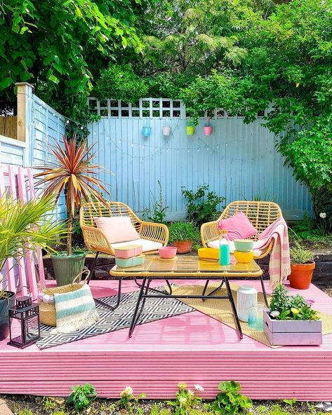 Catherine (@53houseplantsandme) • Instagram photos and videos Painted Decking, Classic Patio Furniture, Colorful Patio, Terrace Decor, Home Design Diy, Landscape Garden, Relaxing Activities, Patio Makeover, Outdoor Furniture Cushions