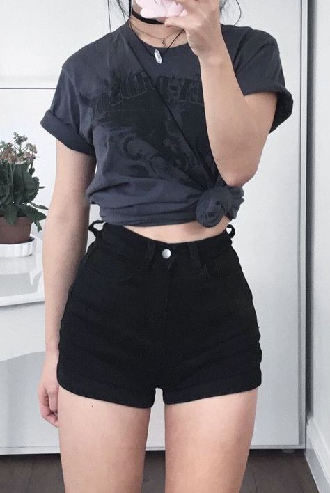 (T) grey scoop back shirt knotted — (B) sailor shorts Goth Outfit, Pastel Outfit, Neue Outfits, Foto Poses, Punk Outfits, Grunge Goth, Goth Outfits, Grunge Style, Outfit Goals