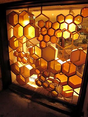 Gorgeous Window Display 1940s Apartment, Vitrine Design, Store Front Windows, Bee Inspired, Hexagon Design, Store Window, Bee Art, Shop Window Displays, Store Displays