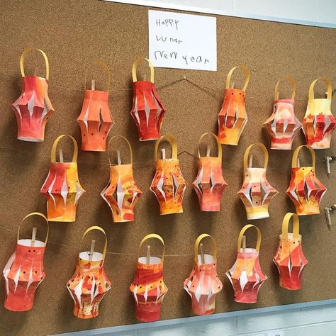 Kimberly on Instagram: "Our students created these beautiful yellow and red paper lanterns to celebrate Lunar New Year. ❤️💛" Lunar New Year Classroom, Lunar New Year Kindergarten, Lunar New Year Bulletin Board, Lunar New Year Craft, Lunar New Year Art, Lunar New Year Lantern, Elementary Projects, Chinese New Year Kids, Chinese New Year Lantern