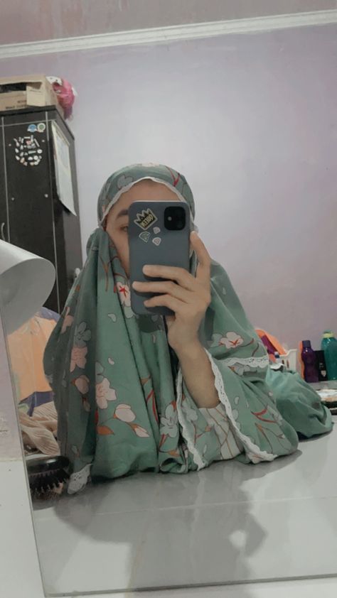 Pap Mukena, Hijab Fashion Summer, Fresh Girls, Ootd Aesthetic, Story Ideas Pictures, Casual Hijab Outfit, Instagram Ideas Photography, Nara