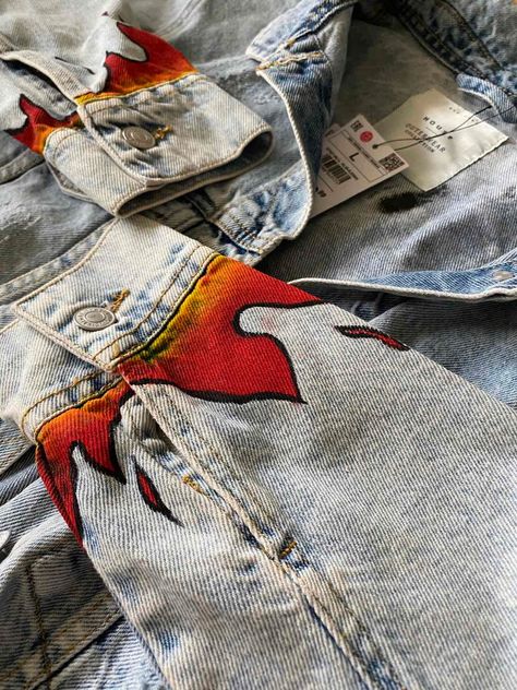 Unique hand-painted denim jacket Composition: 100% cotton blue jeans Machine wash on a delicate program or by hand at 30 degrees Celsius. Use washing gel or capsules. Wash and iron on the wrong side (inside) of the fabric or through another fabric. It is advisable to do the first wash by hand. It is possible to make a jacket with any drawing and in any size. Do you have an idea for your dream jacket? Contact us, send your drawing, we will make a quick quote and give you a deadline. jeans Dimensi Jean Jacket Painting Ideas, Paint On Denim, Jacket Painting Ideas, Custom Denim Jacket Paint, Jeans Jacket Painted, Denim Jacket Design Ideas, Hand Painted Denim, Denim Jacket Painting, Jean Jacket Art