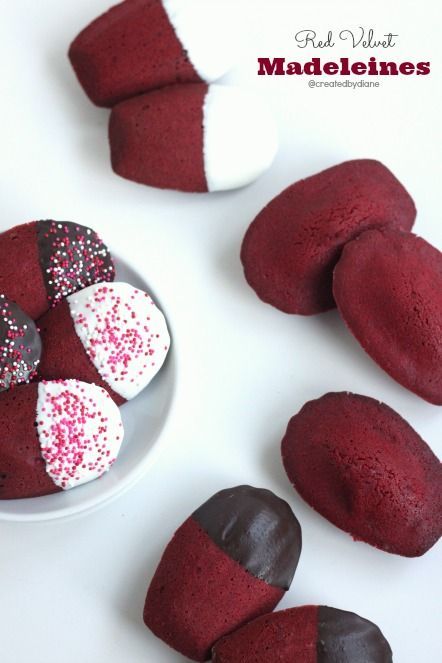 Red Velvet madeleines @createdbydiane Madeline Cookies Recipe, Madeline Cookies, Madeleine Recipe, Madeleine Cookie, Velvet Cookies, Red Velvet Cookies, Köstliche Desserts, Velvet Cake, Baklava