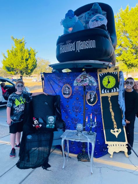 Haunted Mansion Birthday Party Ideas, Trunk Or Treat Haunted Mansion, Adams Family Trunk Or Treat, Haunted Mansion Trunk Or Treat, Haunted Mansion Party, Mansion Yard, Camping 2023, Halloween Booth, Haunted Garage