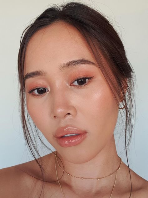 Peachy Brown Makeup, Blush As Eyeshadow, Peachy Makeup Look, Lauren Core, Peachy Makeup, 3ce Makeup, Coral Makeup, Channel Makeup, Sunkissed Makeup