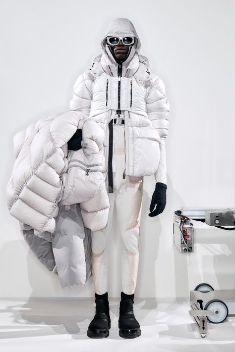 Kool & The Gang, Moncler Genius, Long Parka, Black Puffer Jacket, 1017 Alyx 9sm, Dog Wear, Black Puffer, Fashion Show Collection, Vogue Paris