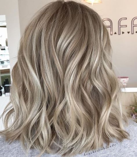 Dimensional blonde highlights and lowlights Natural Blond Hair, Hair Color Flamboyage, Dimensional Blonde, Sandy Blonde, Transition To Gray Hair, Ash Blonde Hair, Medium Long Hair, Low Lights Hair, Hair Color Highlights