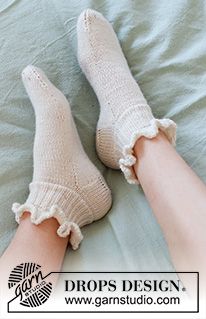 Magazine Drops, Ruffle Socks, Ruffled Socks, Socks Pattern, Aran Sweater, Baby Knitting Patterns Free, Sock Knitting Patterns, Free Socks, Sock Patterns