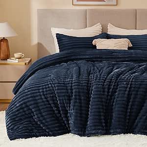 Blue And White Christmas Bedroom, Navy Bedding Aesthetic, Navy Comforter Bedroom, Navy Blue And Gray Bedroom, Navy Blue Headboard Bedroom Ideas, White Fluffy Bedding, Navy Blue Bed, Making Bed, Navy Blue Bedding