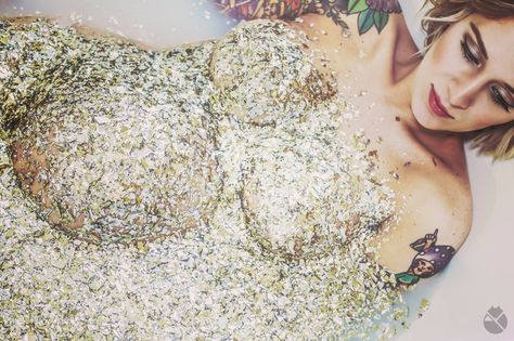 Glitter gold maternity shoot Gold Maternity Shoot, Glitter Maternity Shoot, Glitter Belly Maternity Shoot, Gold Paint Maternity Shoot, Gold Leaf Maternity Shoot, Beyonce Inspired Maternity Shoot, Maternity Photography Beyonce, Milk Photography, Milk Bath Maternity