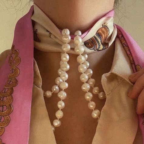 Zornitsa Ivova on Instagram: "Do you have a long pearl string that you have no idea how to style? Here is my suggestion with the help of a long scarf 🤍 Save this for future inspo!" Scarf With Pearl Necklace, Scarf With Pearls, Necklace Outfit, Ways To Wear A Scarf, Twilly Scarf, Scarf Tying, You Have No Idea, Long Scarf, How To Style