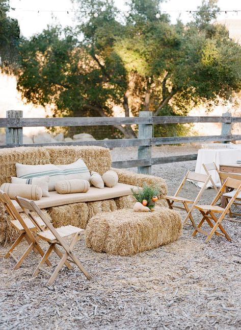 9 Unique Seating Ideas for Your Ceremony and Reception Hay Bale Wedding, Hay Bale Seating, Deco Champetre, Barn Parties, Seating Ideas, Ceremony Seating, Hay Bales, Outdoor Wedding Decorations, Backyard Party