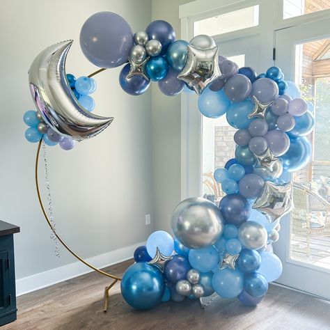 Metallic blues and silver mixed with navy, light blue, and linty blue balloons topped off wirh mylar star and moon extras all on a 6ft gold ring Moon Stars Nursery, Moon Stars Baby Shower, Balloon Top, Moon Balloon, Nursery Idea, Balloon Designs, Clouds Nursery, Twinkle Twinkle Baby Shower, Prom Inspo