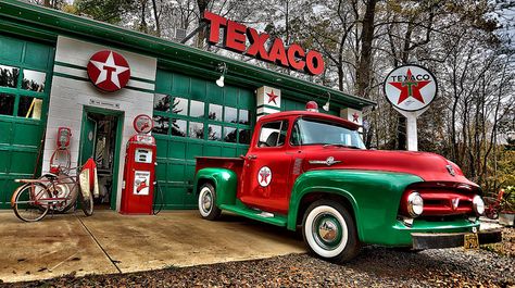 Vintage Texaco, 1955 T-bird and Ford 56 F-100 Truck (31) | Flickr - Photo Sharing! Texaco Vintage, Old Gas Pumps, Vintage Gas Pumps, Pompe A Essence, Old Ford Trucks, Old Garage, Old Gas Stations, Cool Car Drawings, Chevy Pickup Trucks