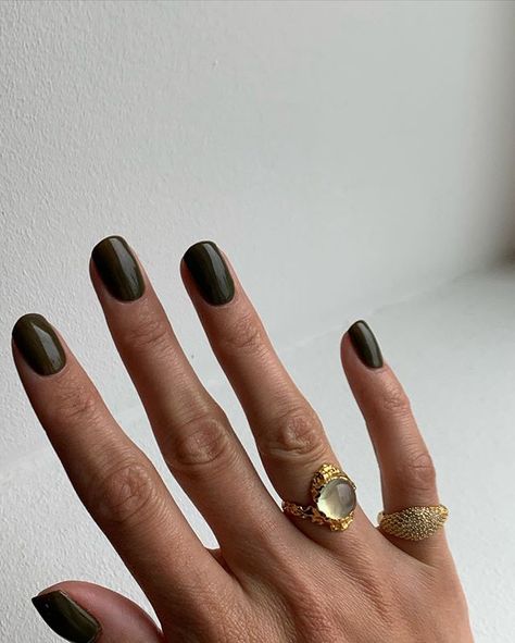 Dark Academia Nails, Nail Ring, Closet Goals, Minimalist Nails, Makeup Tutorials, Random Pics, Green Nails, Nails Art, Nail Manicure