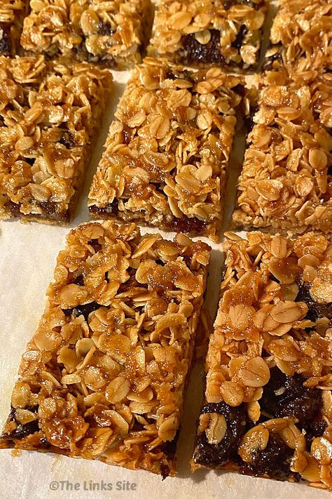 These raisin flapjacks are great as a snack or as a yummy breakfast treat. Best of all they’re quick and easy to prepare and only require 5 ingredients! thelinkssite.com #flapjacks #flapjacksrecipe #easyrecipe Raisin Flapjack Recipe, Air Fryer Flapjack, Flap Jack Recipe Easy, Fruit Flapjack Recipe, Flapjack Recipe Easy, Oat Biscuit Recipe, Fruity Flapjacks, Flapjacks Recipe, 100 Cookies Recipe