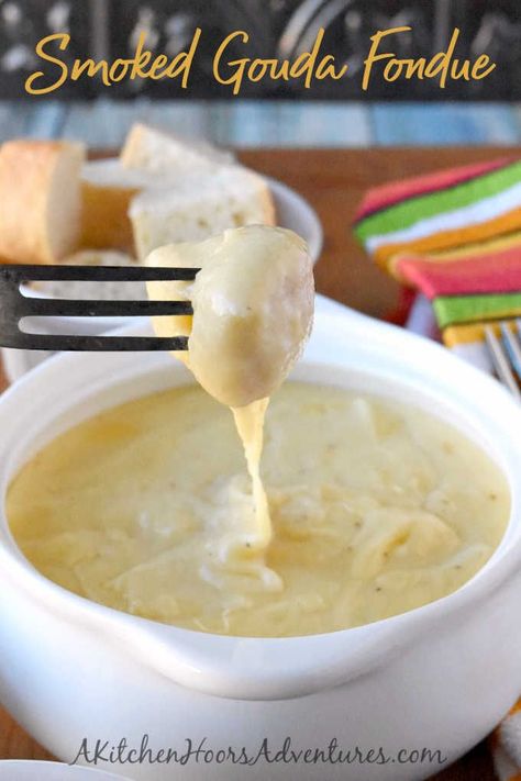 Gruyere Fondue Recipes, Fondue Recipes Melting Pot, Gouda Fondue, Fondue Ideas, Easy Fondue Recipes, Fondue Dippers, Cheese Fondue Recipe, Easy Fondue, Fondue Dinner