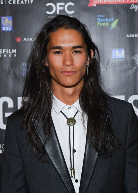 Boo Boo Stewart, 70s Shag, Long Hairstyles For Men, Man Buns, Native American Actors, Booboo Stewart, Native American Men, Men's Long Hairstyles, Types Of Curls